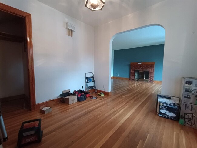 Building Photo - 75 Forest St