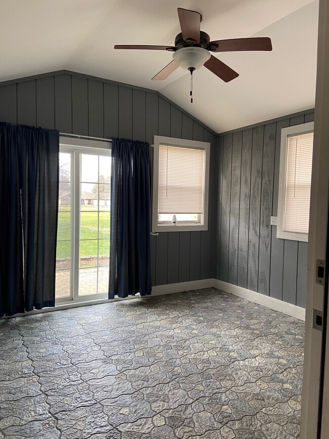 Foto del edificio - 558 Beachview Dr