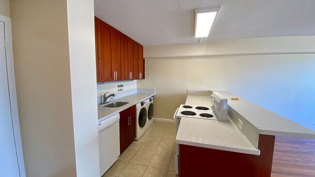 Foto del edificio - 2BR/2BA with 1 covered parking stall in a ...