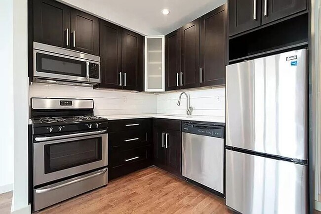 Foto del edificio - 57 Graham Avenue