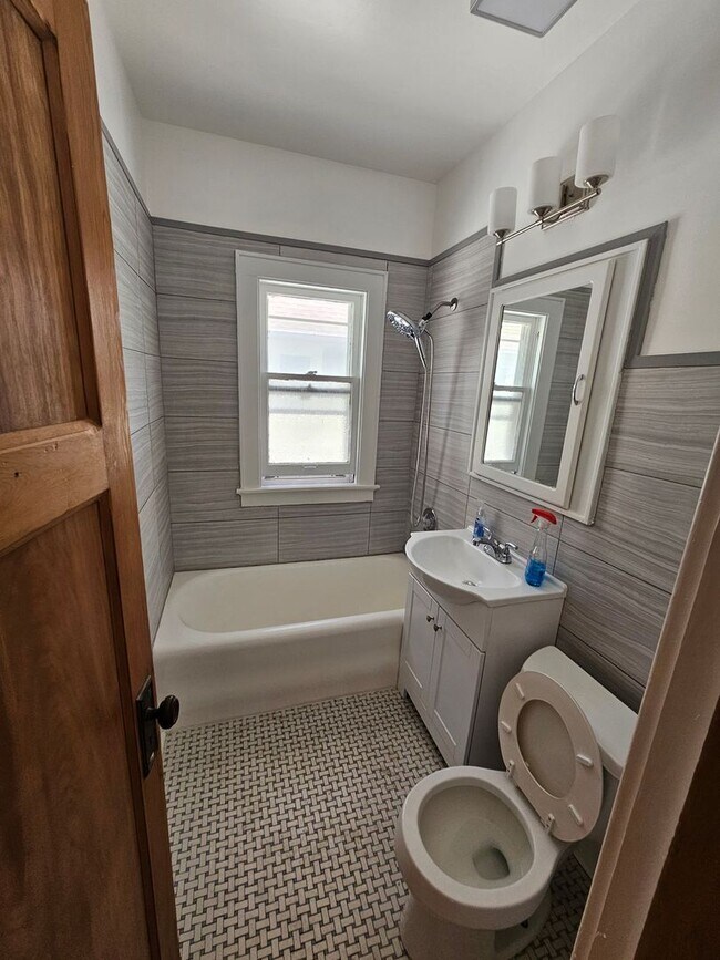Foto del edificio - 1750-1752 N 56th St. (Duplex)
