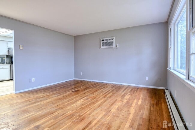 Foto del edificio - 347 Lincoln Blvd