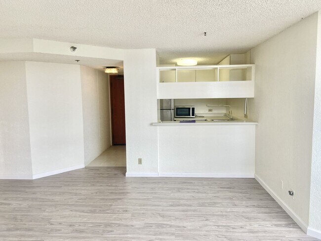 Foto del edificio - One bedroom one bath in Highly Desirable Building
