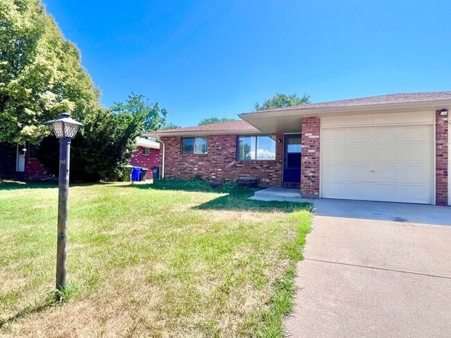 Building Photo - NEW PAINT, FLOORING & APPLIANCES! 2 Bedroo...
