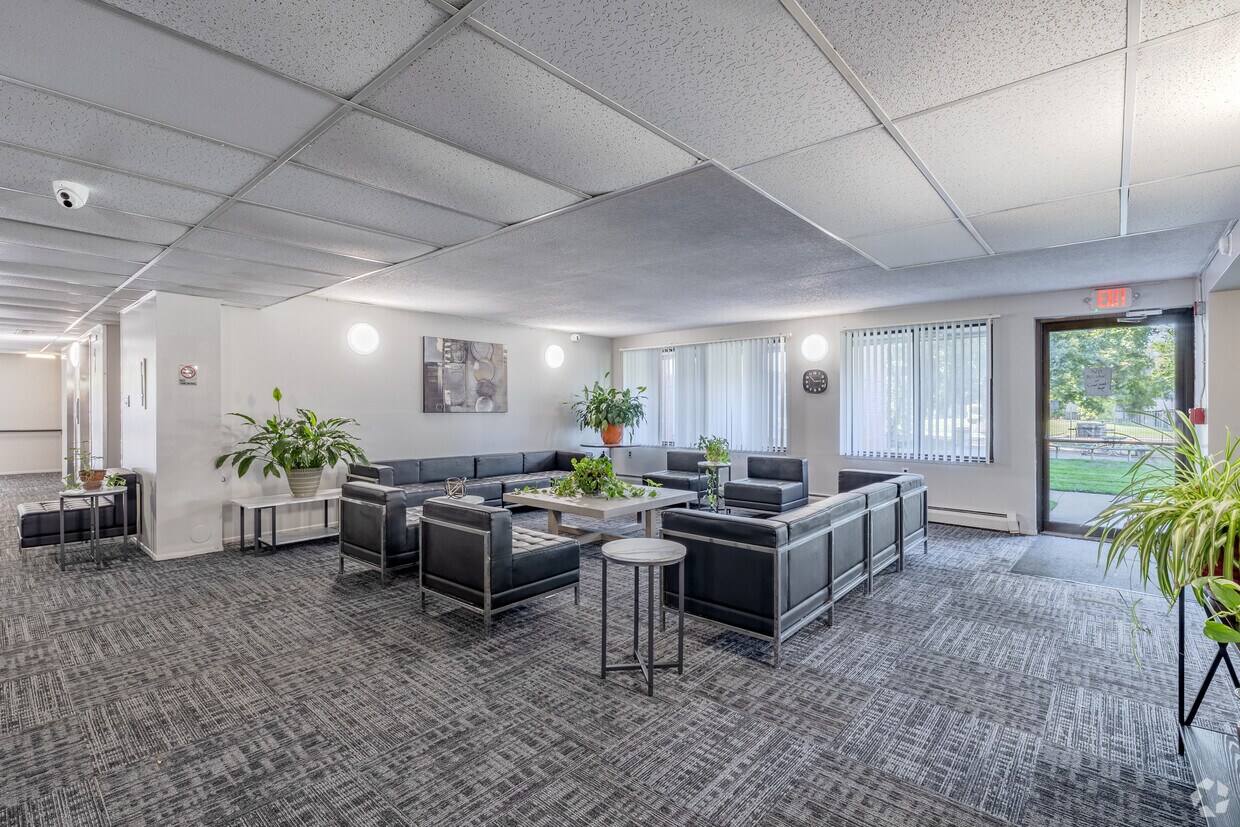 Vestíbulo principal - Corewell Senior Community LLC