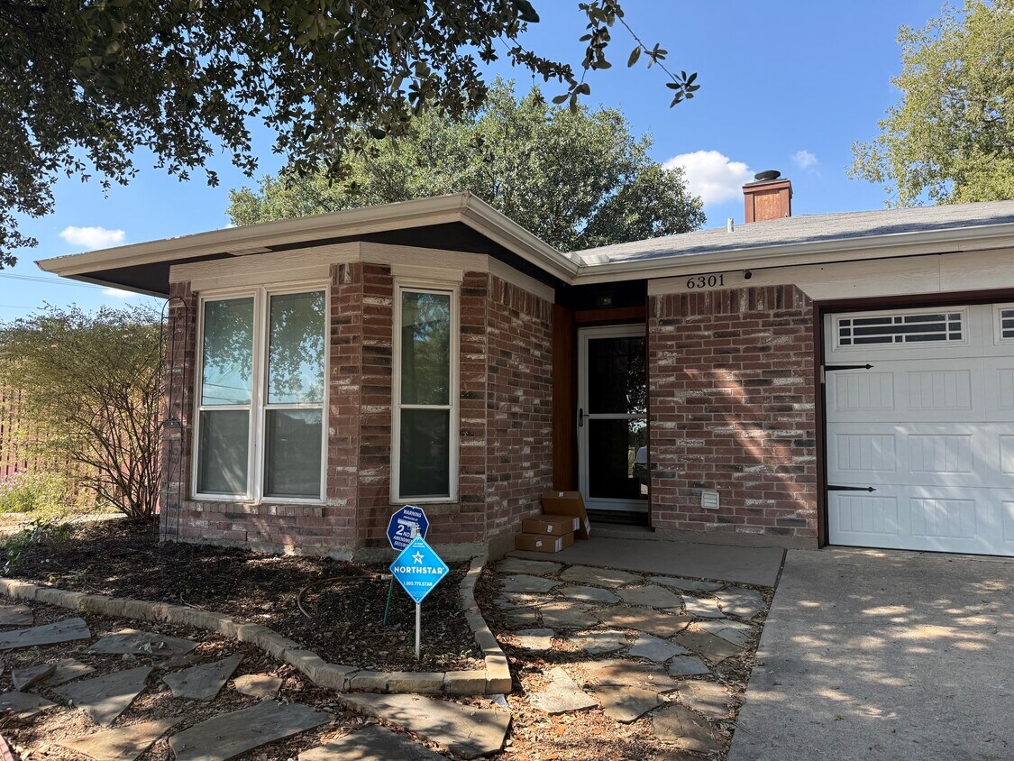 Primary Photo - 6301 Glen Knoll Dr