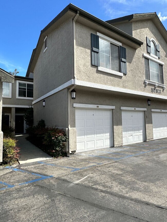 Foto del edificio - Townhouse at the Bordeaux Gated Community 3bed 2.5 bath