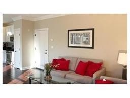 Foto del edificio - Room for Rent available NOW