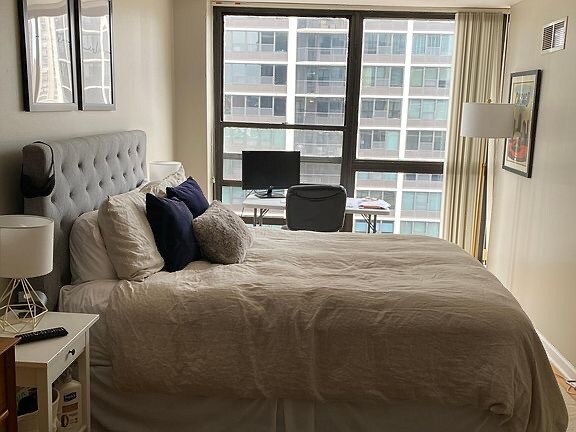 Bedroom - 1540 N La Salle Dr