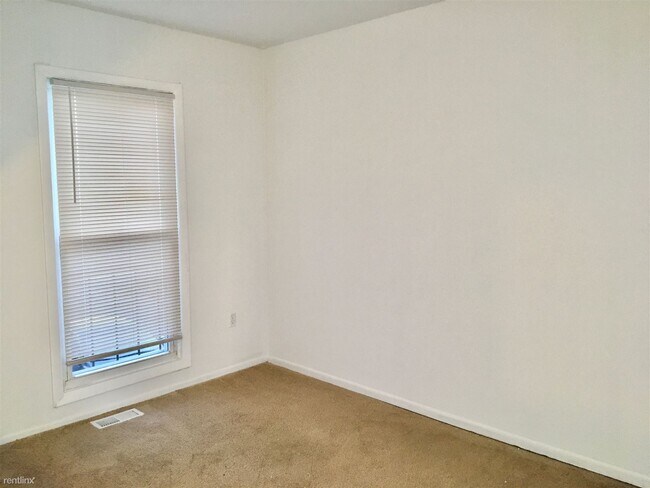 Building Photo - 4 br, 1.5 bath Townhome - 1749 Judy Way