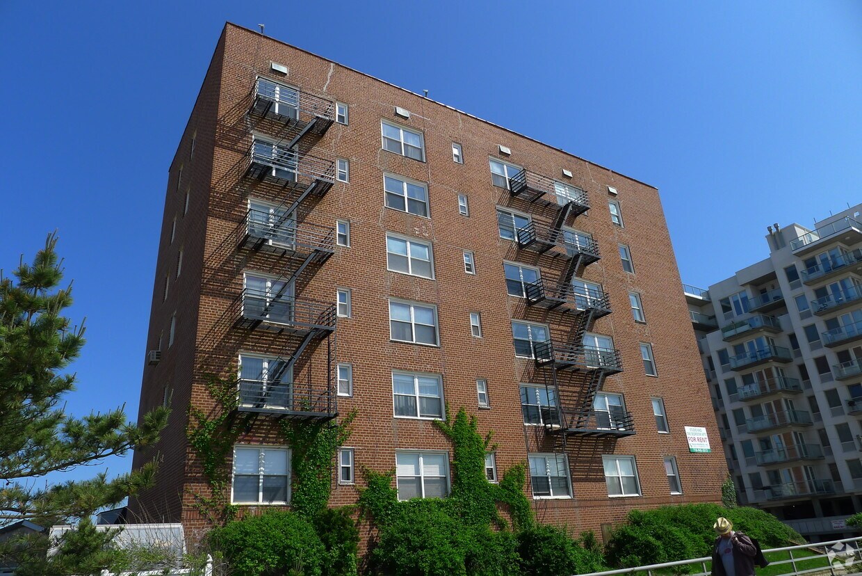 127131 Beach 119th St, Far Rockaway, NY 11694 Apartments Far
