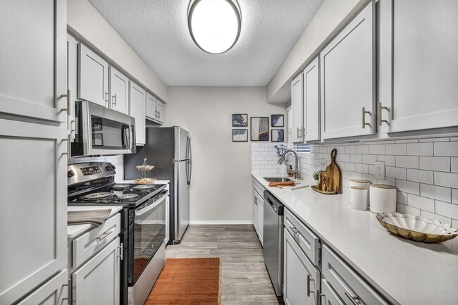 Building Photo - Stassney at SoCo