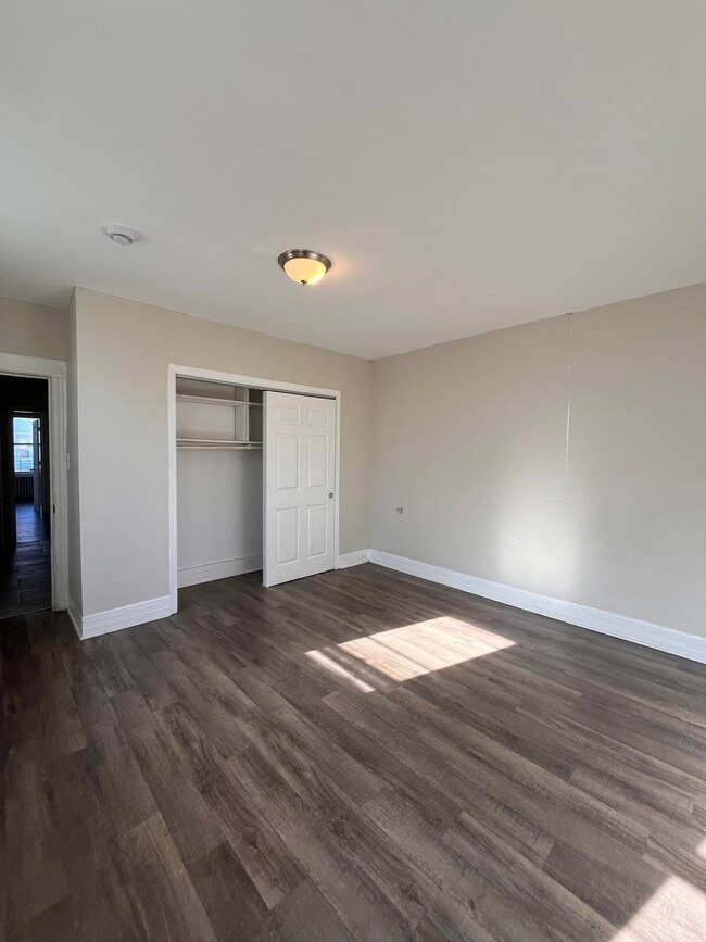 Foto del edificio - 76 Pearsall Ave