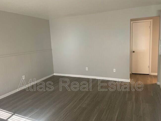 Building Photo - 132 W Ida Ave