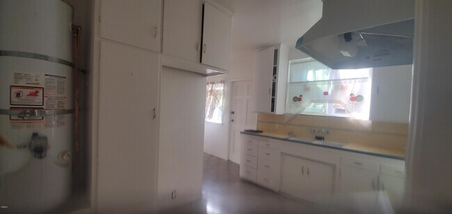 Building Photo - 6123 Northside Dr