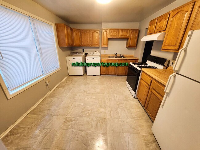 Foto del edificio - New Listing in Fort Wayne