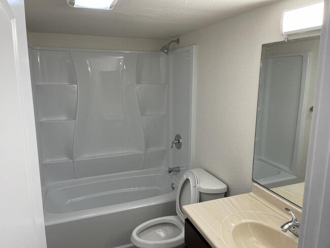 Building Photo - 110 N Richmont Drive Unit F