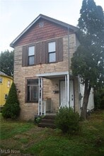 Building Photo - 616 Pine St