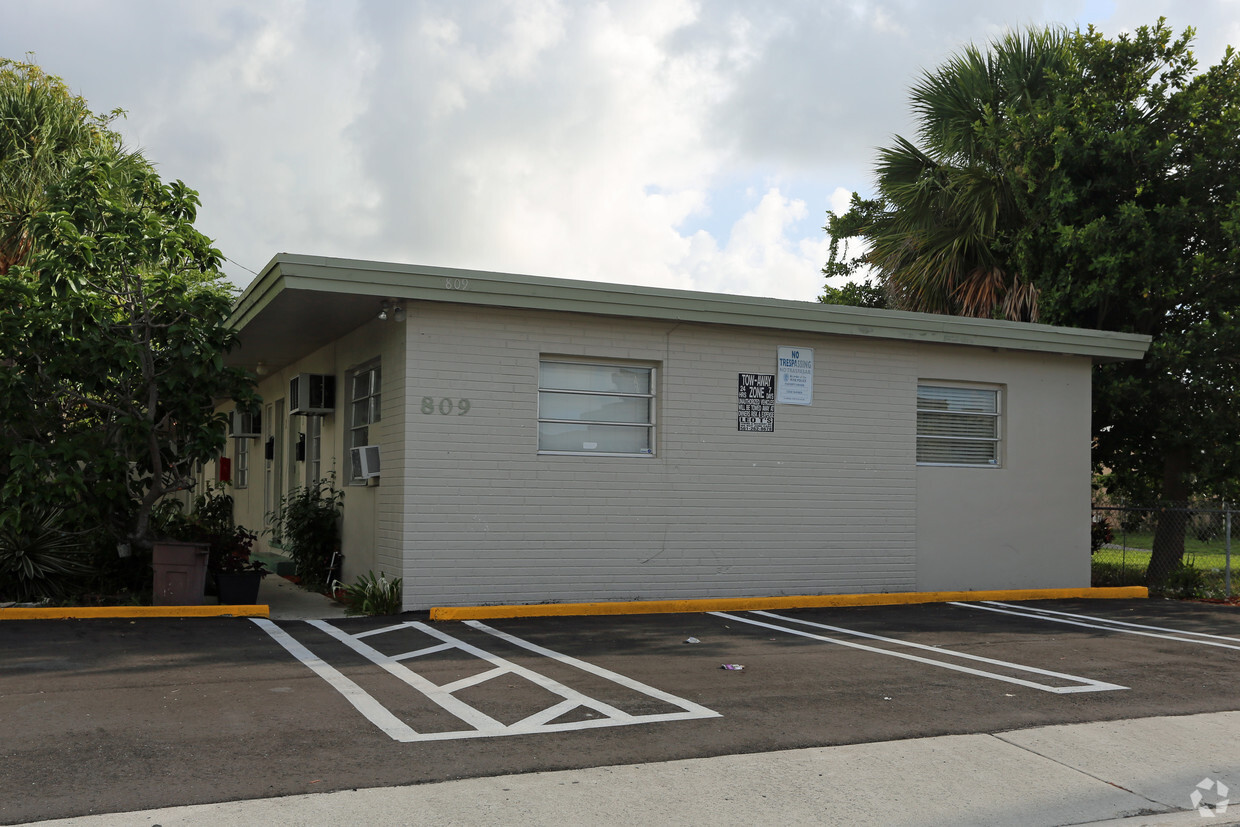 Primary Photo - 809 2nd St
