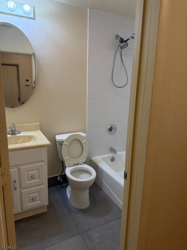 Foto del edificio - 349 Gorge Rd