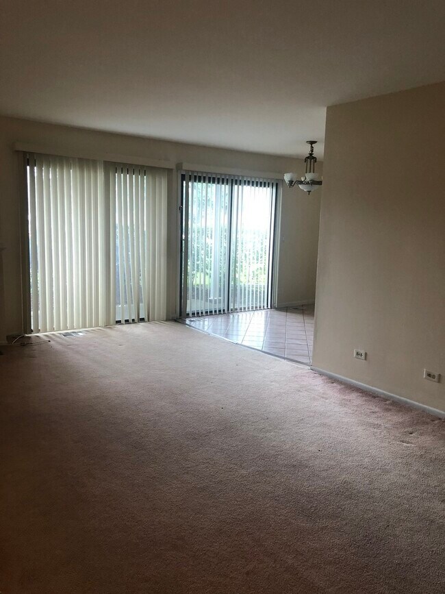 Building Photo - 272 Middlebury Ct