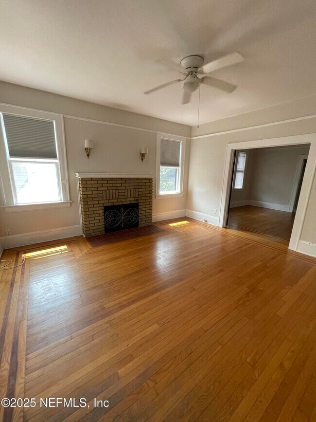 Foto del edificio - 2137 Dellwood Ave