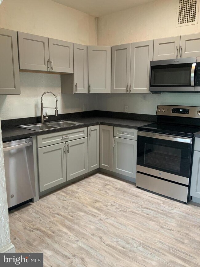 200 Shamokin St Unit 5, Harrisburg, PA 17110 Room for Rent in