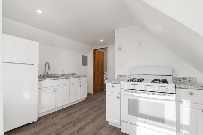 Building Photo - 84 N Allen St