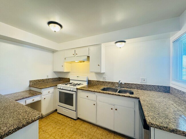 Foto del edificio - 2340 W Greenacre Ave