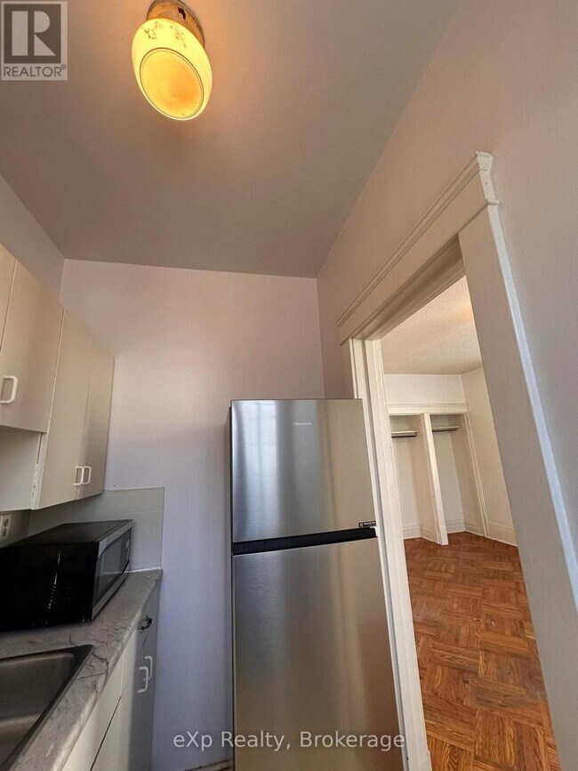 Building Photo - 109 Downie St