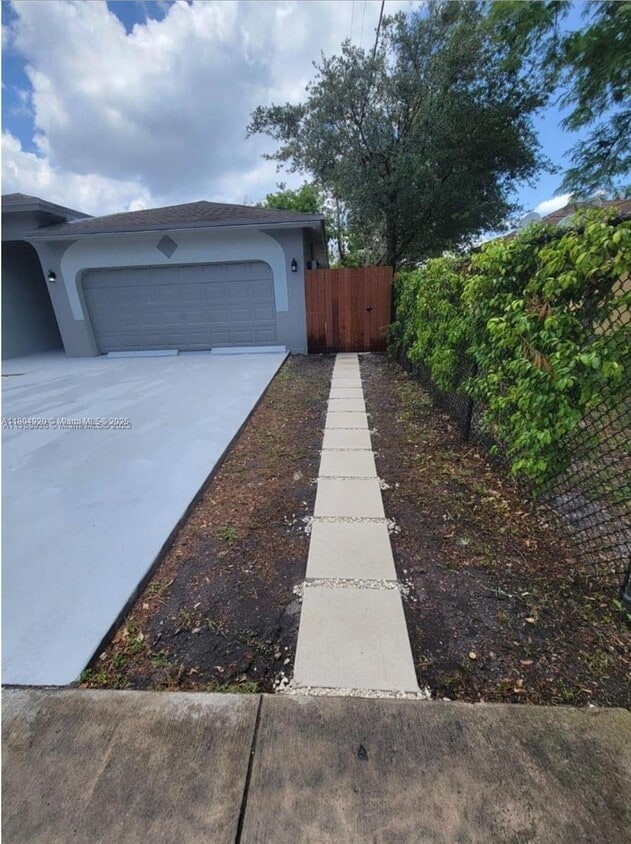 Primary Photo - 1621 NW 118th St