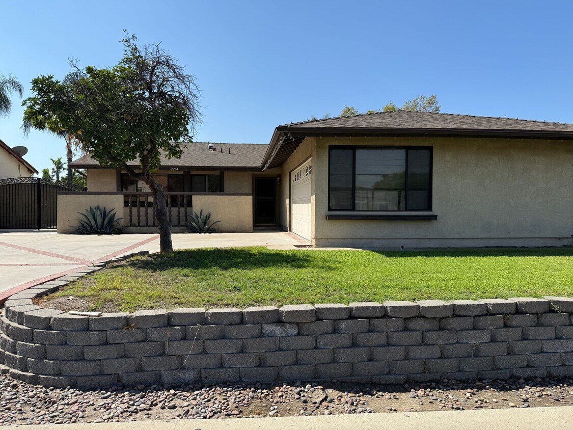 Foto principal - 3 Bedroom, 2 Bathroom Single Story Home in...