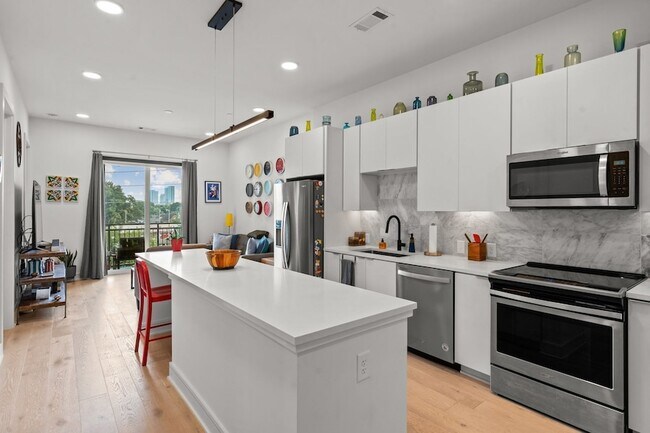 Foto del edificio - 1125 10th Avenue North Unit 310