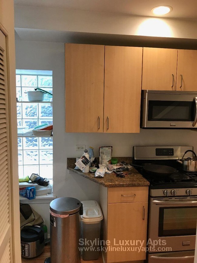 Foto del edificio - 2215 N Bissell St