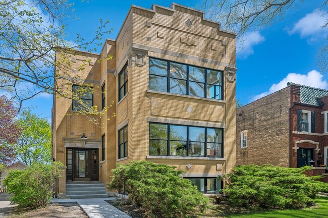 Building Photo - 2755 Eastwood Ave