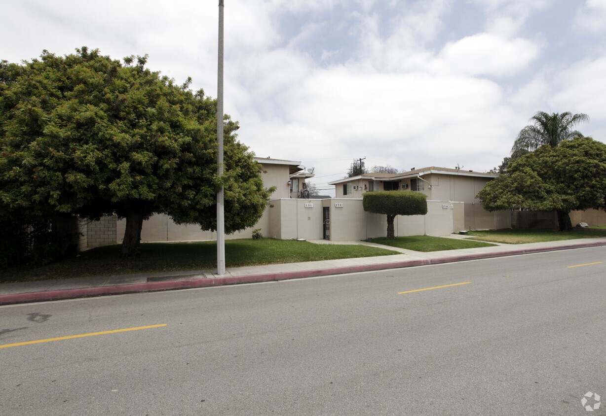 Foto principal - 2351-2355 E Garvey Ave N