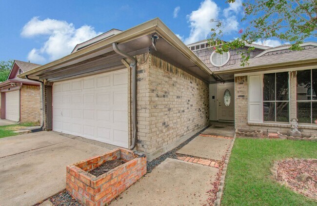 Foto del edificio - 6823 Puerta Vista Ln