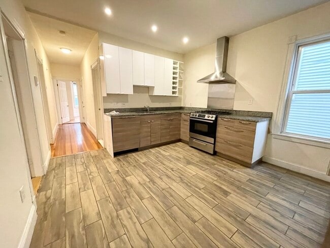 Building Photo - 17 Sachem St