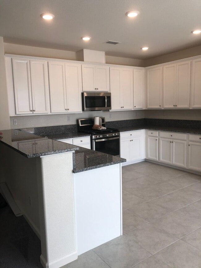 Building Photo - Gorgeous Four Bedroom Home 