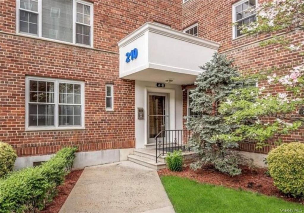 Foto principal - 210 Pelham Rd