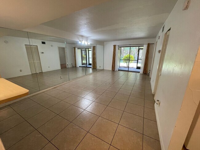 Foto del edificio - ANNUAL RENTAL - 2 BED / 2 BATH IN PINE HAVEN!