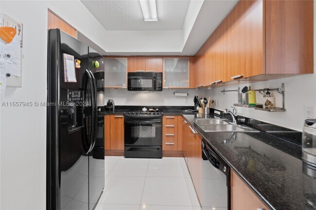Building Photo - 16699 Collins Ave