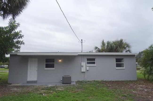 Building Photo - 882 Hyacinth Street