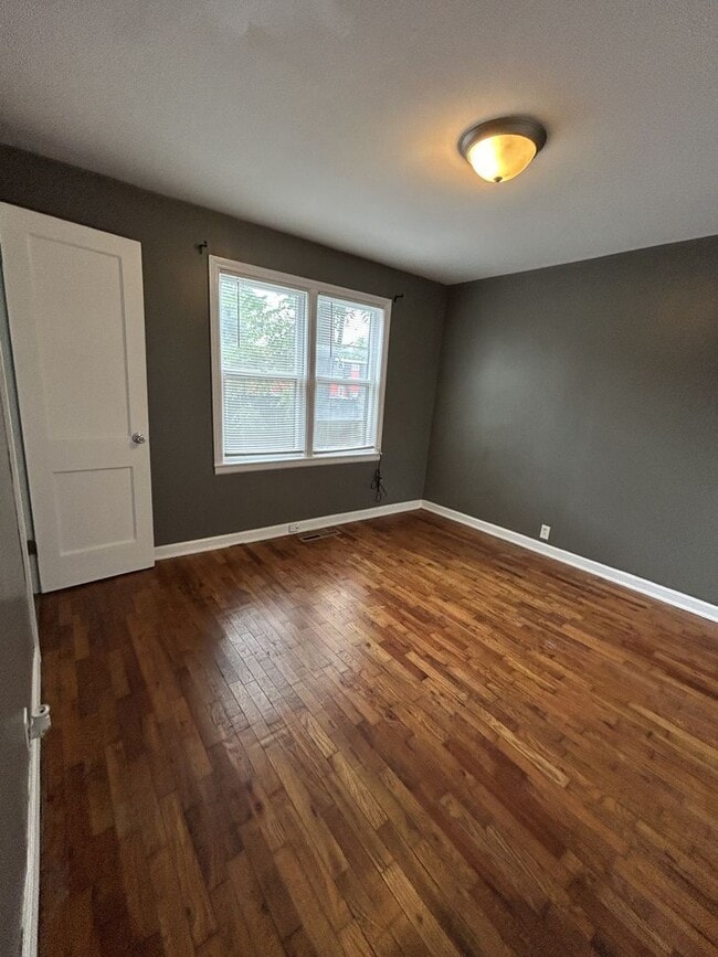 Building Photo - 111 W Lindburg St