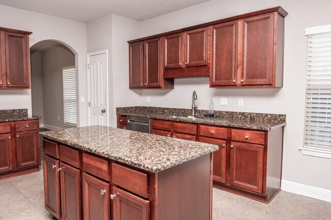 Building Photo - 675 Red Fern Rd