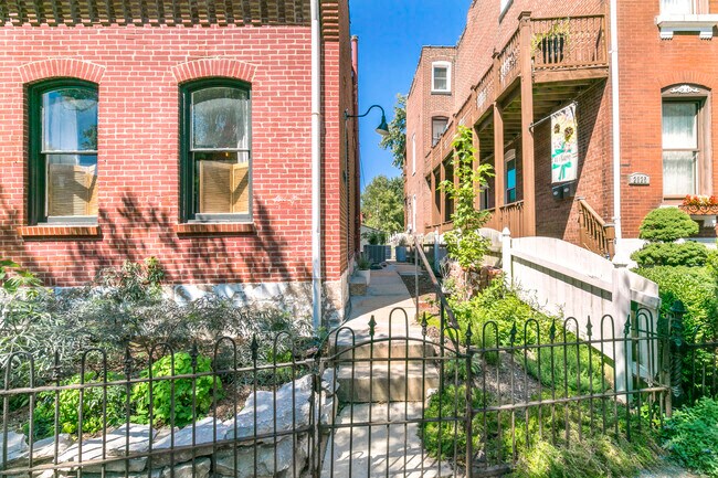 Foto del edificio - 2827 McNair Ave