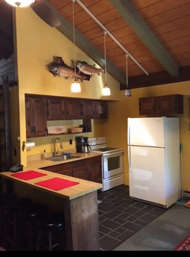 Full Kitchen - 135 Birch Hills Dr