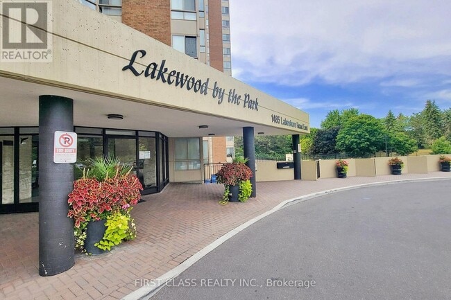 Building Photo - 1117 Lakeshore Rd E