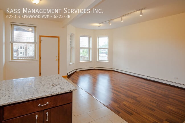 Building Photo - 6223 S Kenwood Ave