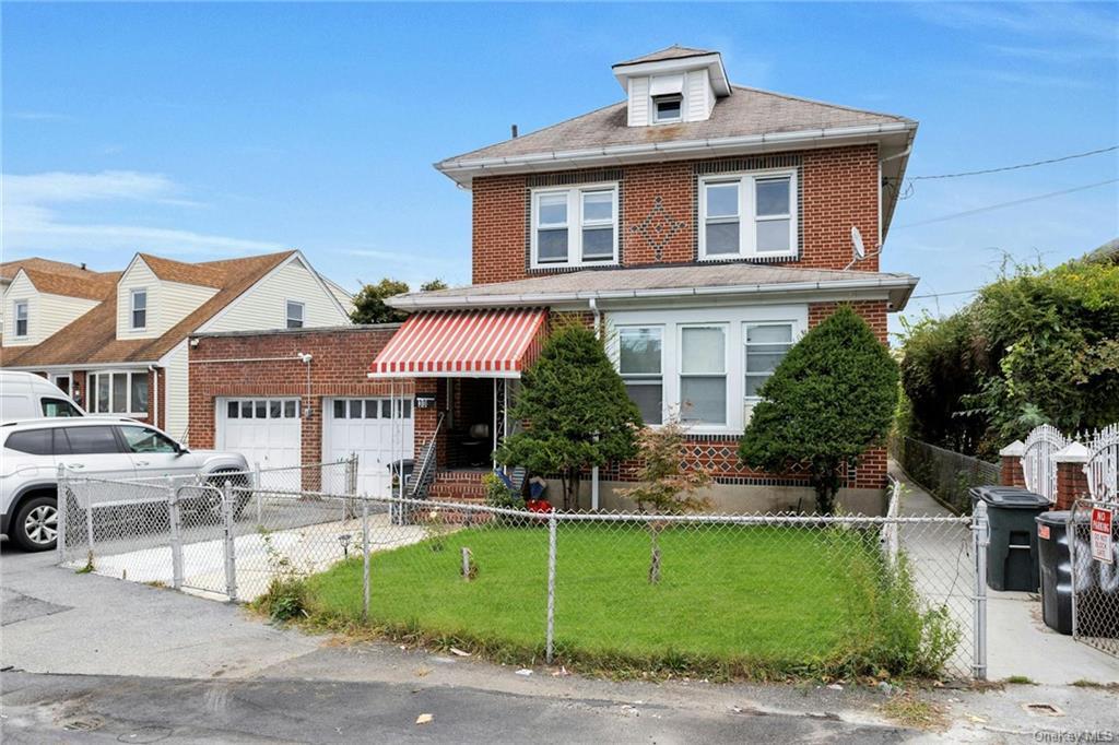 Primary Photo - 30 Burtis Ave